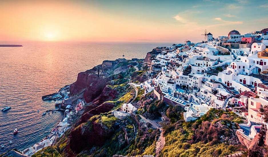 Με το τριήμερο της Πρωτομαγιάς ανοίγει η τουριστική σεζόν στην Ελλάδα