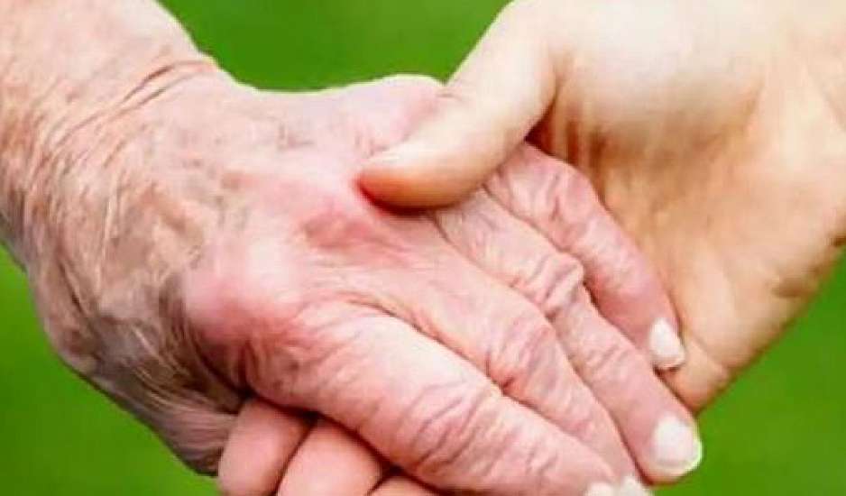 «Συγκατοίκηση φίλων άνω των 60 ετών»: Ηλικιωμένοι συγκατοικούν για να καταπολεμήσουν τη μοναξιά τους