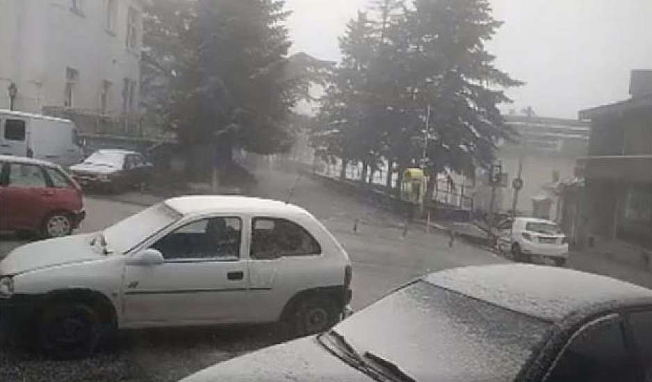 Στην Ελασσόνα έριξε χιόνι! Η κακοκαιρία και τα προβλήματα στη Λάρισα