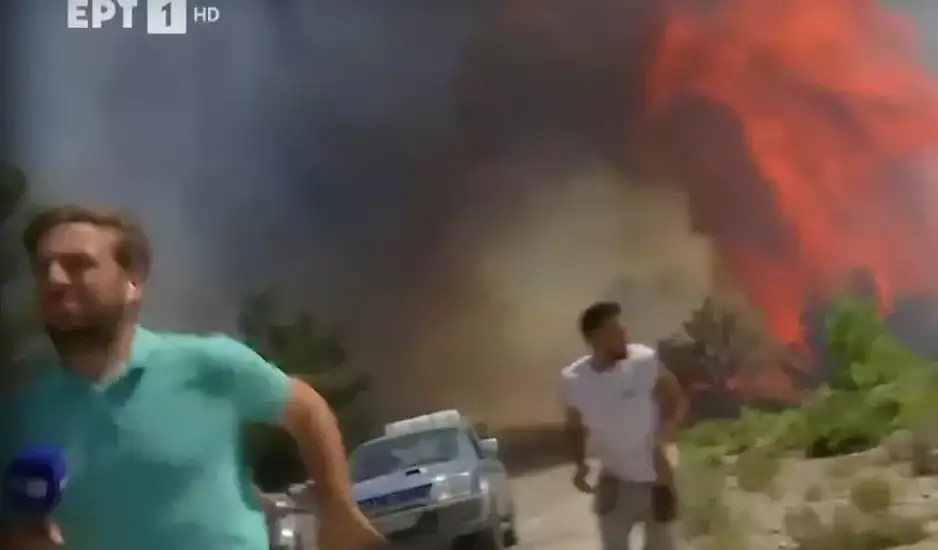 Φωτιά στη Ρόδο: Στιγμές αγωνίας για συνεργείο της ΕΡΤ και εθελοντές - Τρέχουν να ξεφύγουν από την πύρινη λαίλαπα