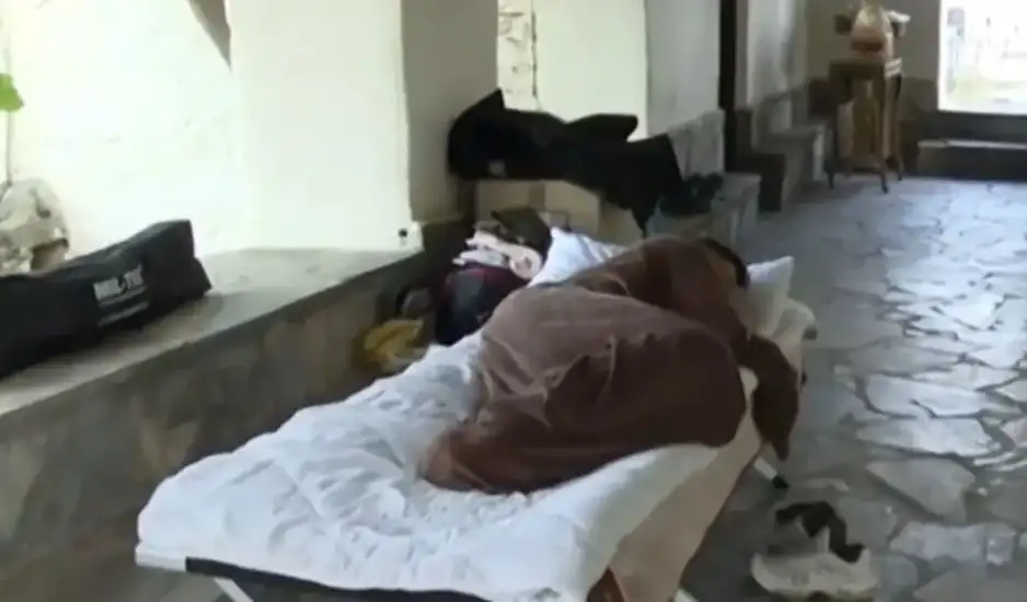 Βλοχός Καρδίτσας: Κάτοικοι κοιμούνται στο νεκροταφείο - «Δεν ενδιαφέρεται κανένας»