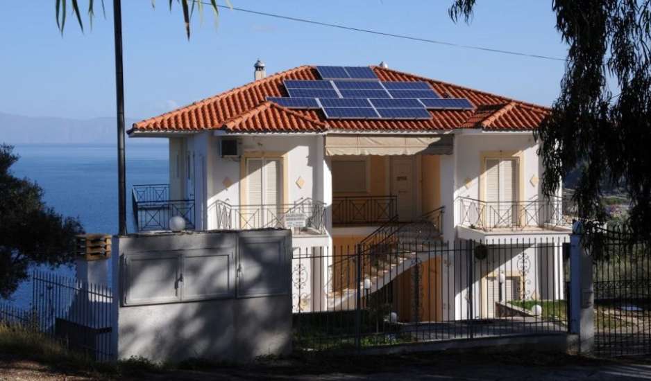 Φωτοβολταϊκά στη στέγη: Συνεχίζονται οι αιτήσεις - Οι δικαιούχοι και οι προϋποθέσεις