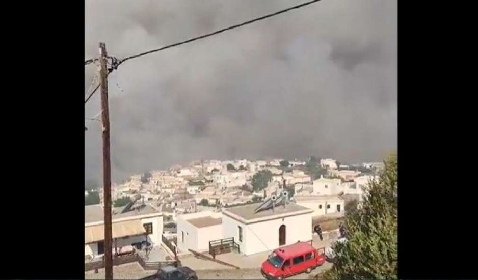 Φωτιά στη Ρόδο: Στις φλόγες σπίτια στο χωριό Ασκληπιείο. Μεγάλη αναζωπύρωση