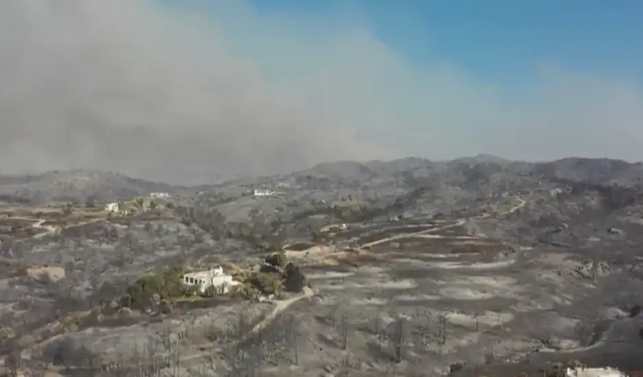Φωτιά Ρόδος: Πλάνα από drone δείχνουν τη μεγάλη καταστροφή στα δάση – Μέχρι τη θάλασσα έφτασε