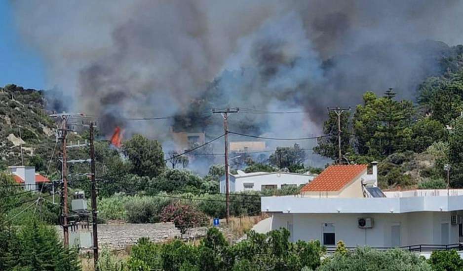 Πύρινος εφιάλτης στη Ρόδο: Εντολή εκκένωσης στα Μάσσαρη - Καίγονται τα πρώτα σπίτια