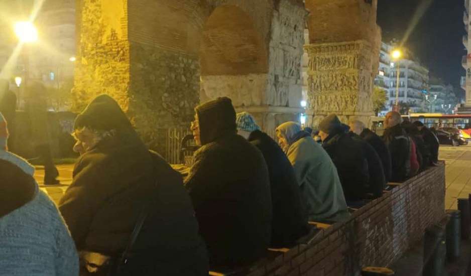 Θεσσαλονίκη: Μια παγωμένη νύχτα με τους άστεγους της πόλης