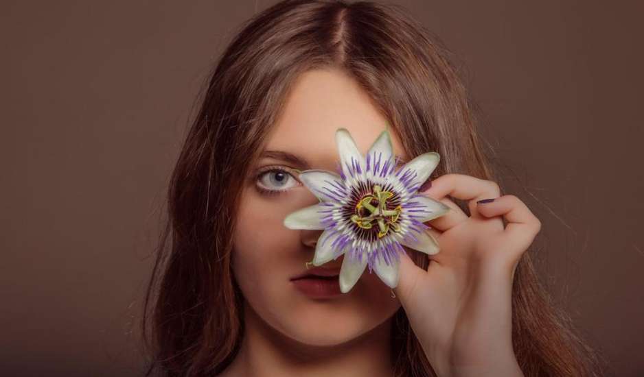 Λουλούδι του πάθους: Το βότανο για να αντιμετωπίσετε άγχος και αϋπνία – Ανακουφίζει από τα συμπτώματα της εμμηνόπαυσης