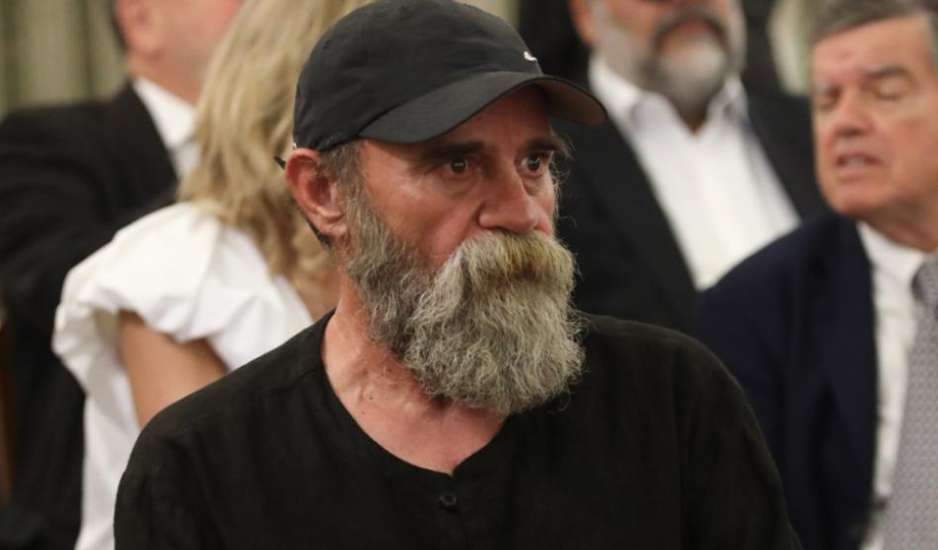 Πολυχρονόπουλος: Έχει βγάλει κάρτες σε άστεγους και χρήστες ναρκωτικών, καταγγέλλει πρώην εθελόντρια