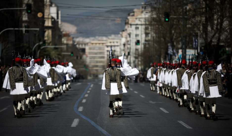 25η Μαρτίου: Ποιοι δρόμοι θα είναι κλειστοί στην Αθήνα – Τι ισχύει για μετρό και τραμ