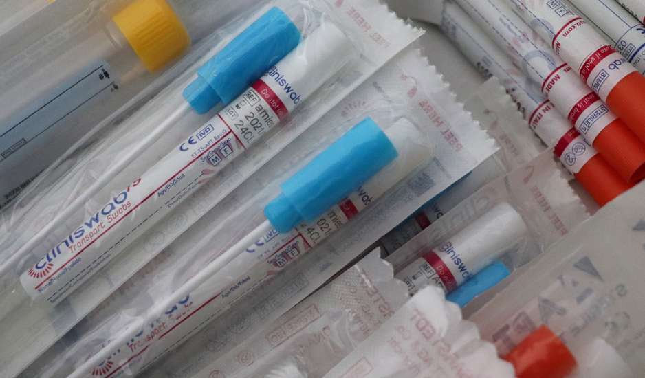 Κορoνοϊός: Οι νέες οδηγίες του CDC για όσους έχουν εμβολιαστεί και έρθουν σε επαφή με κρούσμα
