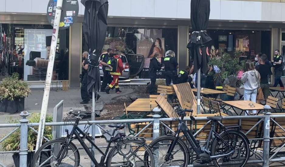Γερμανία: Αυτοκίνητο έπεσε πάνω σε πλήθος – Ένας νεκρός και πολλοί τραυματίες