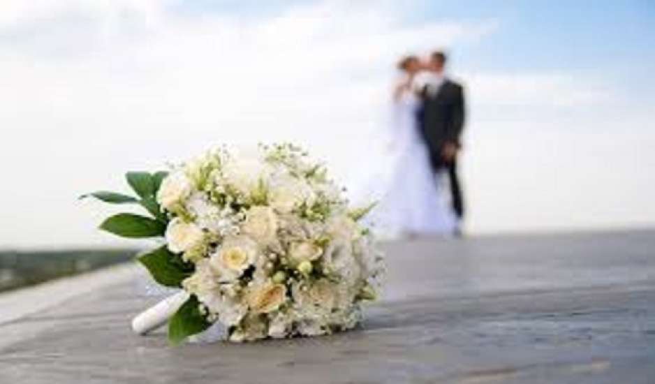 Γάμοι: Τελετές και τις καθημερινές – Ανάρπαστες οι ημερομηνίες του καλοκαιριού