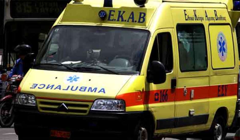 Νέα Μάκρη: Τροχαίο στην Μαραθώνος – Τραυματίστηκε σοβαρά οδηγός μηχανής