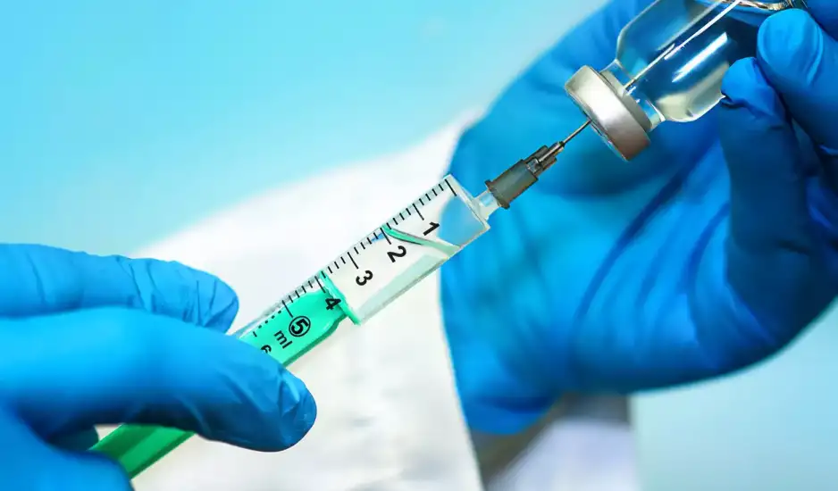 Εξαδάκτυλος για αντιγριπικό εμβόλιο: Η επίθεση στην Αγαπηδάκη αποκάλυψε γιατί κάποιοι δεν θέλουν τη συνταγογράφηση