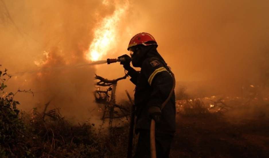 Ξέσπασε νέα φωτιά στο Δίστομο Βοιωτίας – Μαίνεται η πυρκαγιά στην Καβάλα