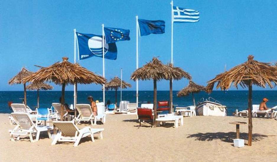 Με «γαλάζια σημαία» βραβεύθηκαν 617 παραλίες στην Ελλάδα το 2023