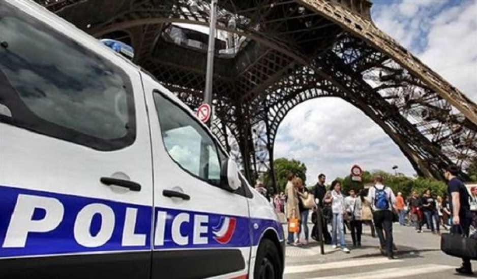Φρίκη στη Γαλλία: Έκοψε το κεφάλι και τα γεννητικά όργανα ενός άνδρα και τα πήγε στην αστυνομία