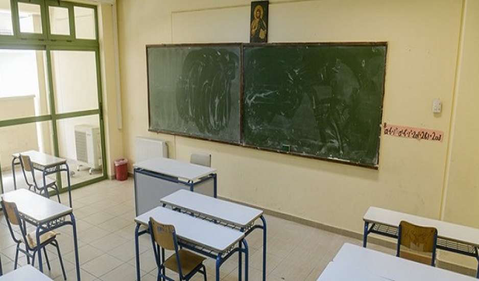 Τρίκαλα: Μαθητής επιτέθηκε σε καθηγήτρια στο Ειδικό Σχολείο – Υποβλήθηκε σε χειρουργείο