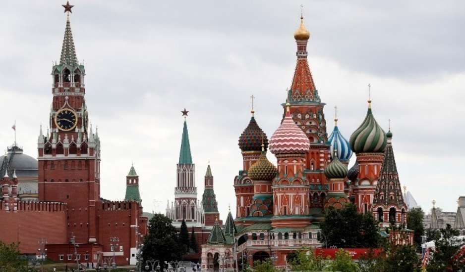 Bloomberg: Η Μόσχα εξετάζει το ενδεχόμενο να ορίσει κατώτερη τιμή για το ρωσικό πετρέλαιο