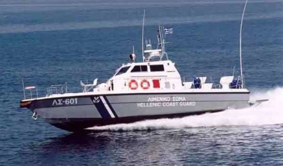 Καρέ – καρέ η προκλητική κίνηση των Τούρκων να εμβολίσουν το σκάφος του Λιμενικού