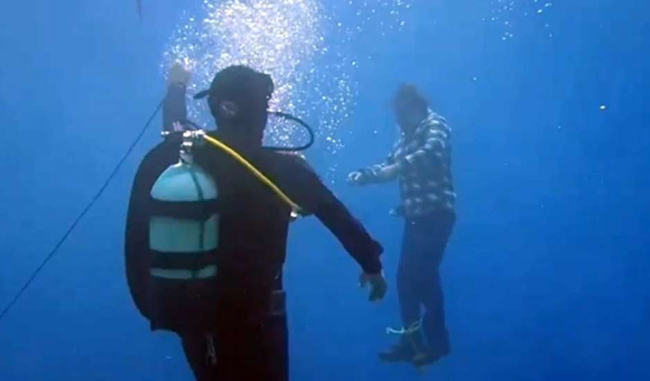 Maestro: Ο Γιάννης Τσορτέκης έμεινε κάτω από το νερό πάνω από 40 λεπτά. Βίντεο