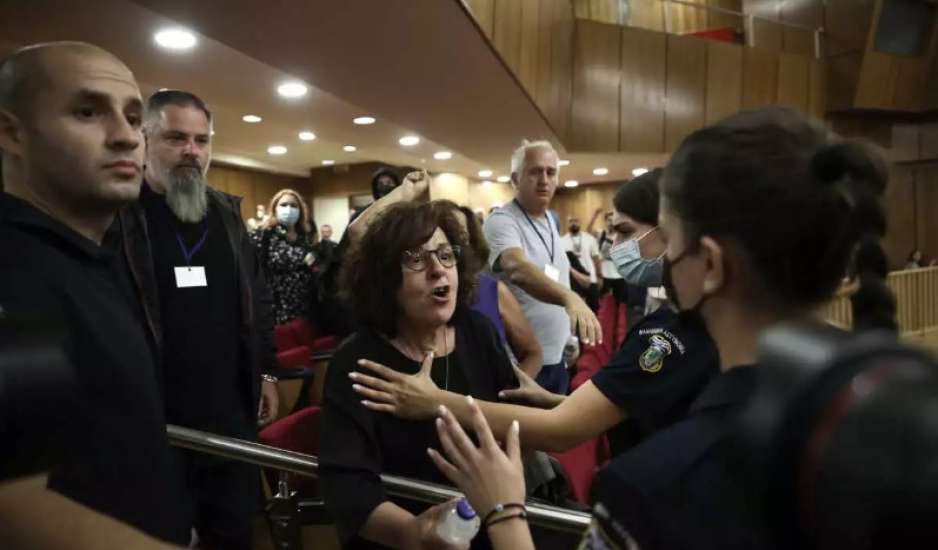Ένταση στη δίκη της Χρυσής Αυγής – Μάγδα Φύσσα: Τι αστυνομία είστε ρε; Μαζέψτε τους φασίστες!