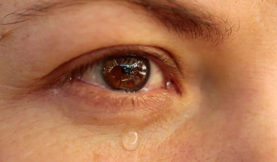 Επιστήμη: Η μυρωδιά από τα γυναικεία δάκρυα μειώνει την ανδρική επιθετικότητα
