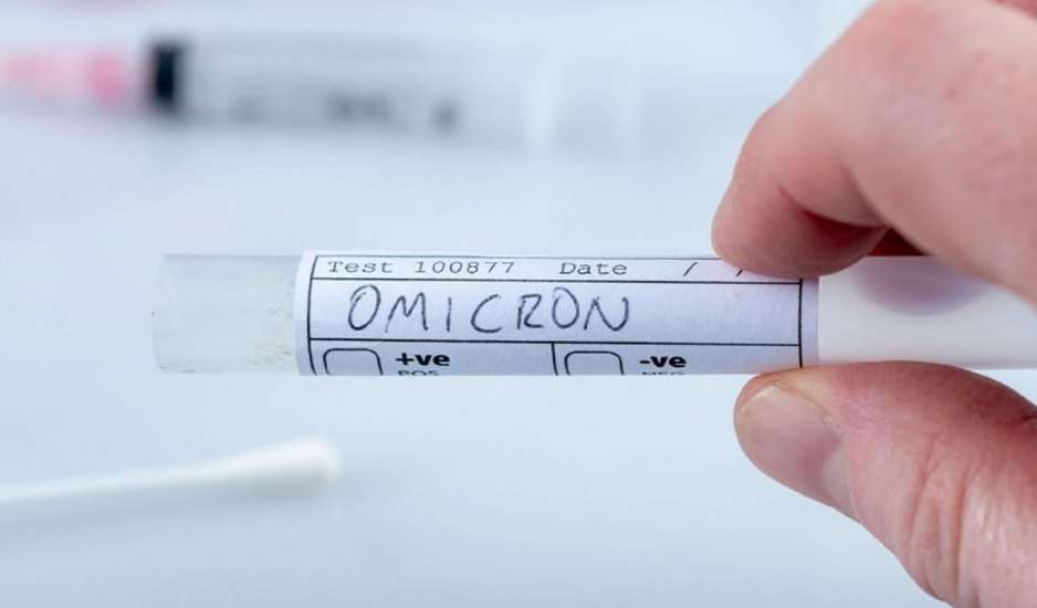 Μετάλλαξη Όμικρον: Τα πέντε πιο συχνά συμπτώματα και πιο test να κάνετε  