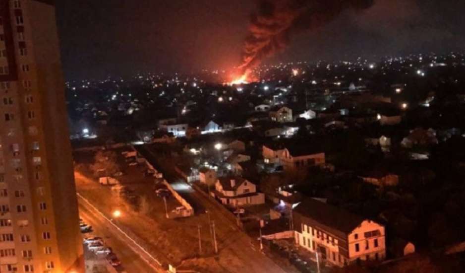 Νύχτα κόλασης με ισχυρές εκρήξεις ακόμα και στο κέντρο του Κιέβου – Κατελήφθη η Χερσώνα