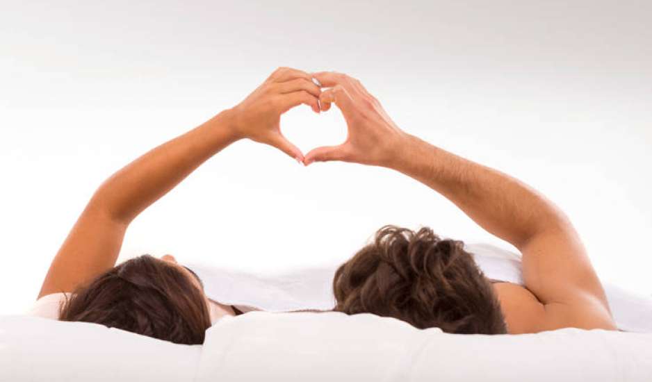 Σχέσεις: Τα 3 είδη οικειότητας που κάνουν τα ζευγάρια πραγματικά ευτυχισμένα