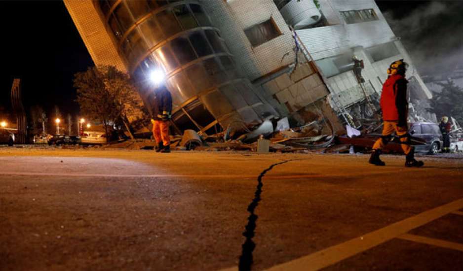 Σεισμός 7,2 Ρίχτερ στην Ταϊβάν – Κατέρρευσαν σπίτια και άνοιξαν δρόμοι στα δύο