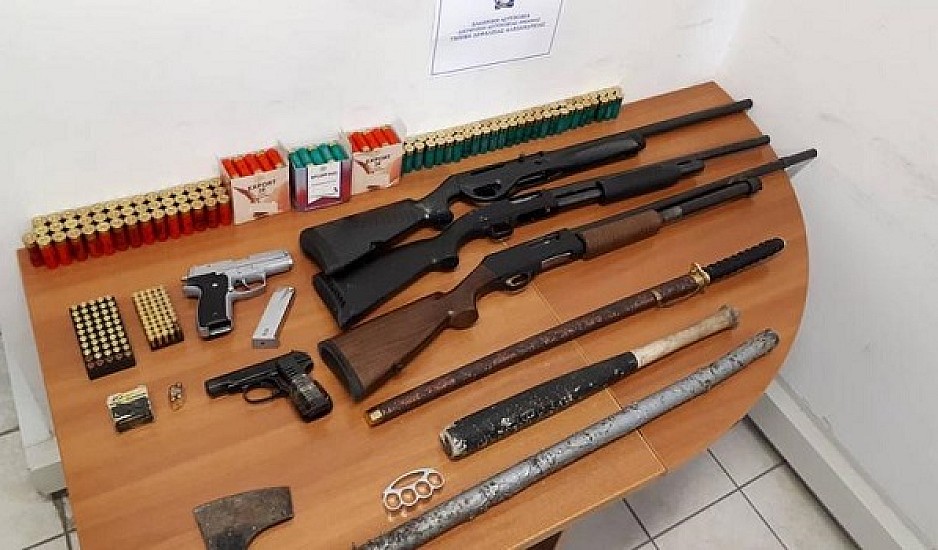 Χανιά: Δεκάδες καλάσνικοφ και περίστροφα σε παράνομα εργαστήρια όπλων