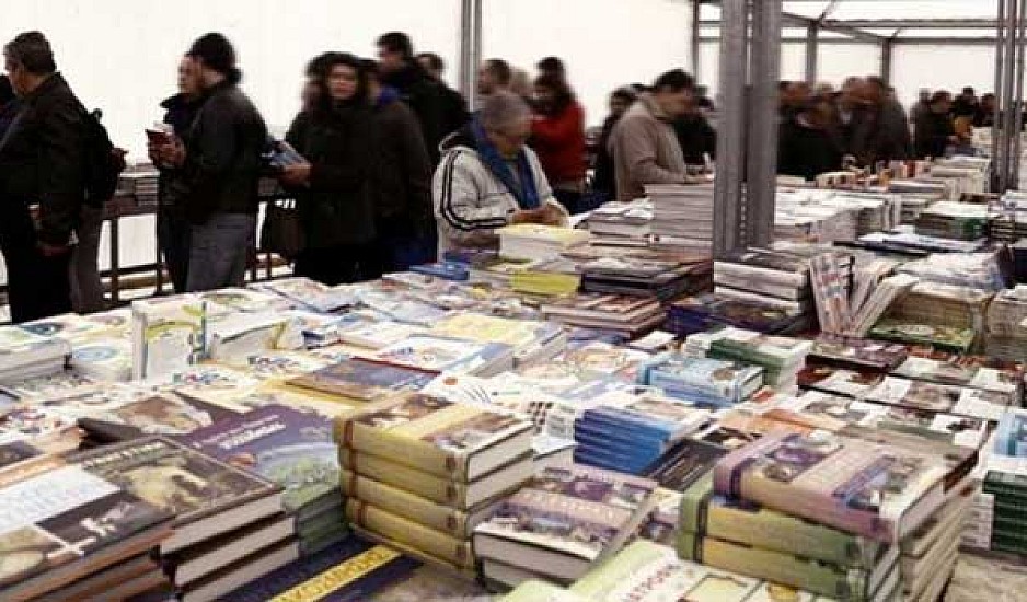 Το 23ο παζάρι βιβλίου στην πλατεία Κοτζιά, με βιβλία από 1 ευρώ
