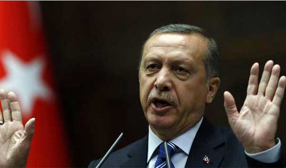 Έκκληση Ερντογάν: Βγάλτε τα ευρώ και δολάρια κάτω από το μαξιλάρι και κάντε τα τουρκικές λίρες