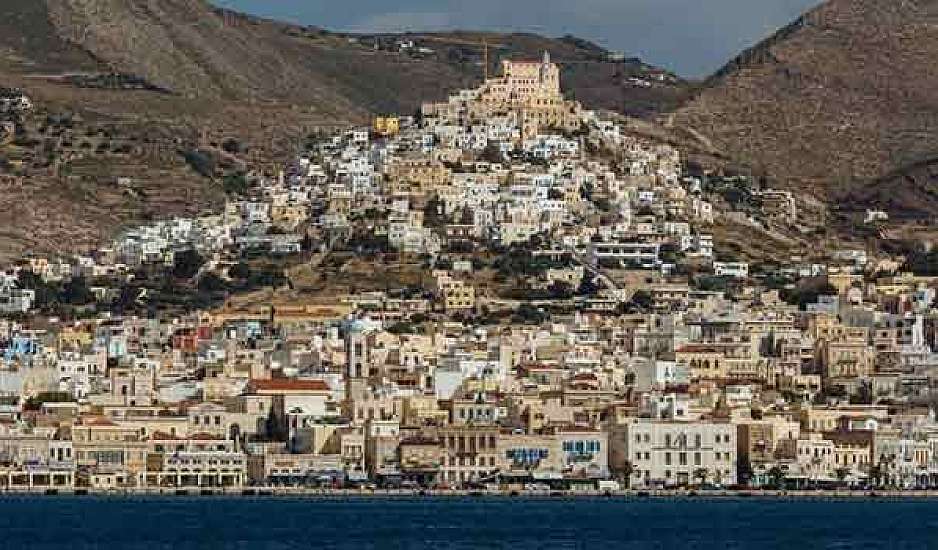Κορονοϊός: Θετικός διαγνώστηκε δημοτικός υπάλληλος στη Σύρο