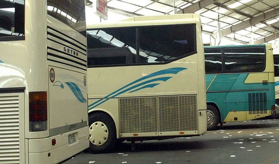 Θρίλερ σε λεωφορείο των ΚΤΕΛ από Θεσσαλονίκη για Κατερίνη: Κατέρρευσε ο οδηγός, ήρωας επιβάτης