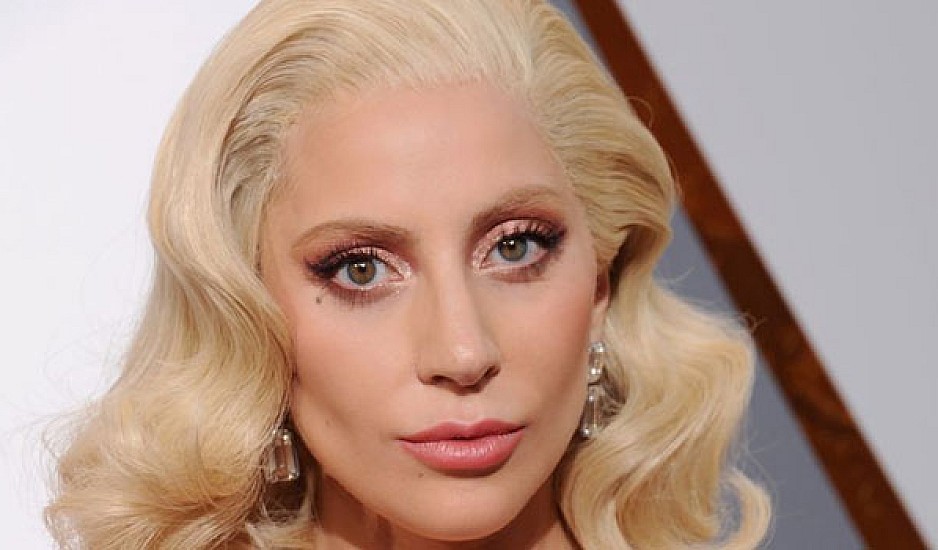 Lady Gaga: Ντυμένη με ανδρικό κοστούμι προκαλεί συγκίνηση με την ομιλία της