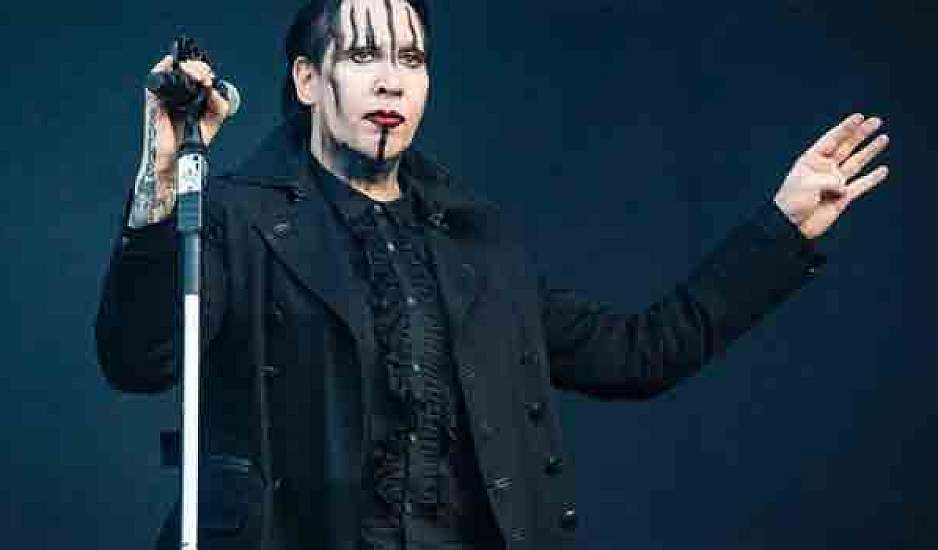 Κατέρρευσε στη σκηνή σε συναυλία ο Marilyn Manson. Βίντεο