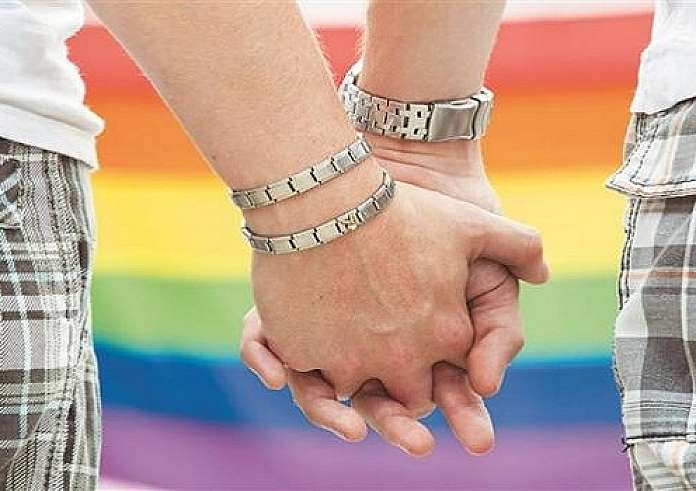Αρμενία: Το ζευγάρι ομοφυλόφιλων έδωσε ένα τελευταίο φιλί και βούτηξε στο κενό