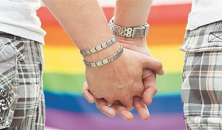 Αρμενία: Το ζευγάρι ομοφυλόφιλων έδωσε ένα τελευταίο φιλί και βούτηξε στο κενό