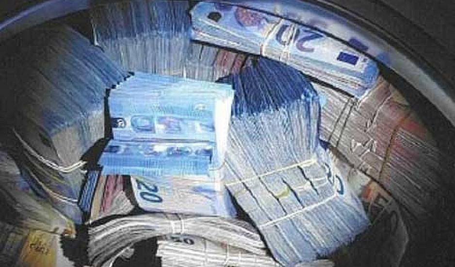 Έκρυψε 350.000 ευρώ σε πλυντήριο και τον συνέλαβαν για ξέπλυμα χρήματος