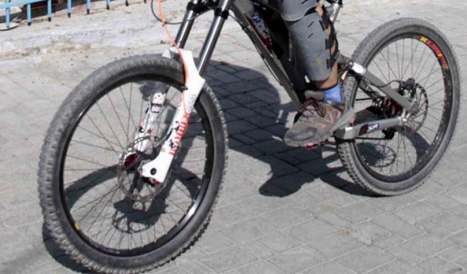 Θεσσαλονίκη: Οδήγησε 90 χλμ. με το ποδήλατο και επιτέθηκε στην αδερφή του - Η ποινή που επιβλήθηκε