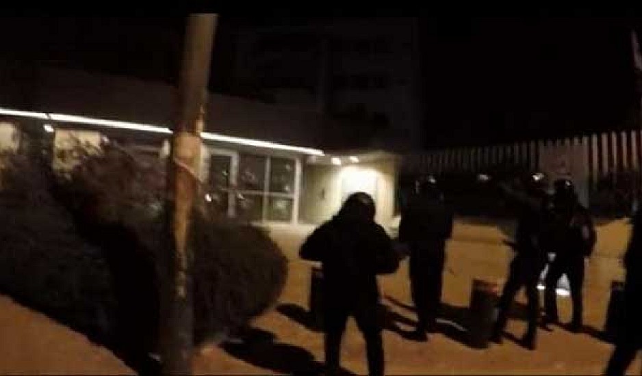 Το βίντεο της επίθεσης του Ρουβίκωνα στην πρεσβεία του Καναδά