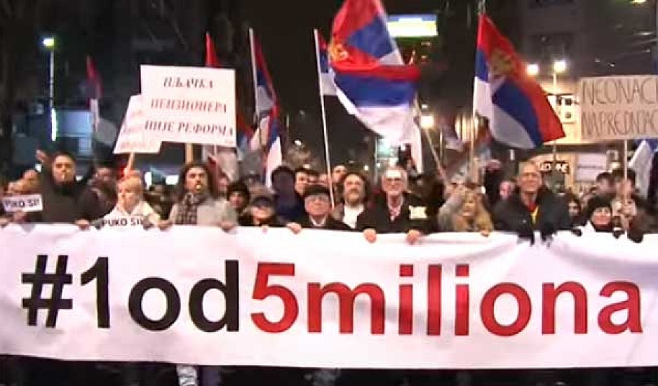 Σερβία: Μαζικές διαδηλώσεις κατά του Προέδρου Βούτσιτς στο Βελιγράδι