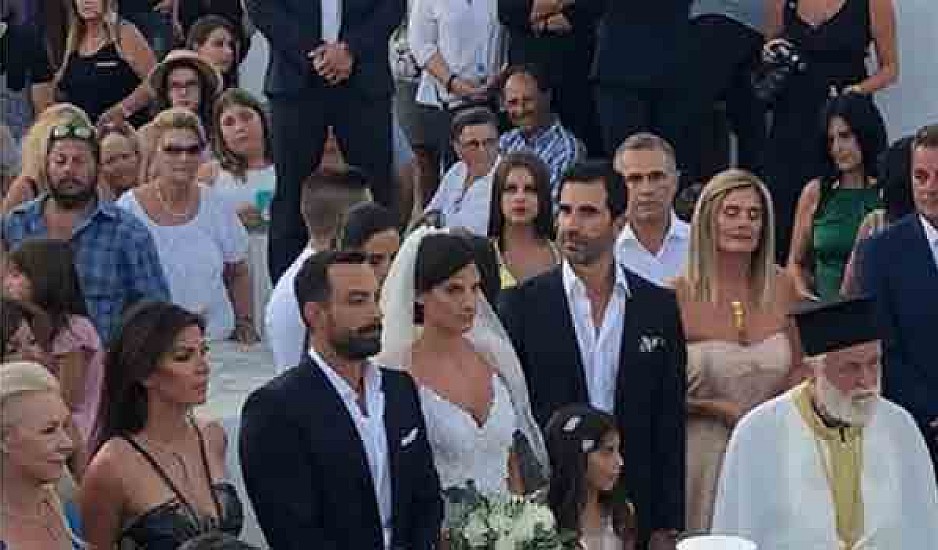 Παντρεύτηκαν Σάκης Τανιμανίδης - Χριστίνα Μπόμπα: Οσα έγιναν στο γάμο τους στη Σίφνο