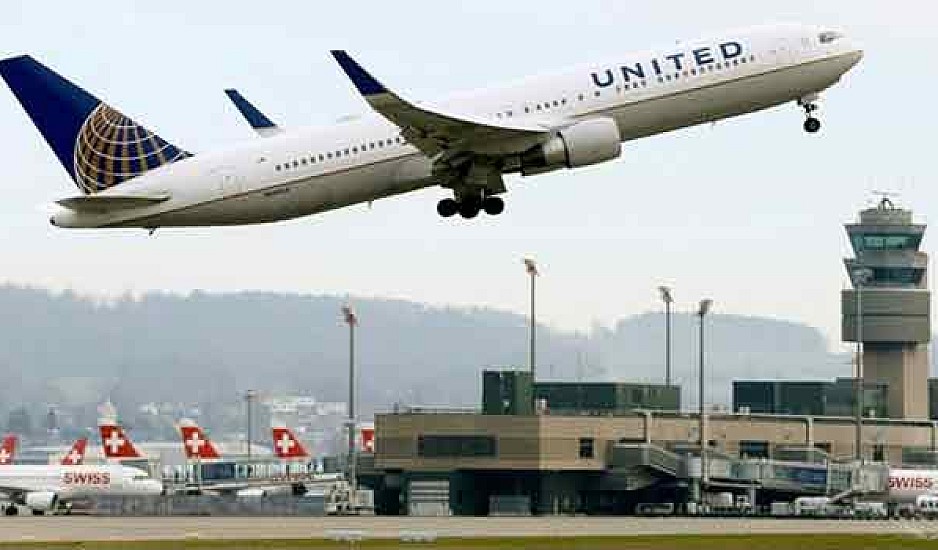 Αεροπλάνο της United Airlines εξετράπη της πορείας του
