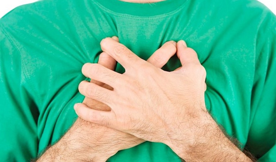 Πόνος στο στήθος: Όλες οι πιθανές αιτίες και τα συμπτώματα