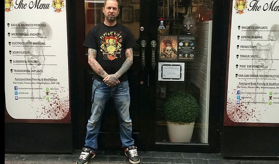Βρετανός τατουατζής: Αφαίρεσα αυτί - Έκοψα στα δύο τη γλώσσα πελάτη