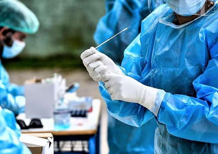 Κορoνοϊός: Η έκρηξη κρουσμάτων φέρνει έκτακτη ενημέρωση. Πέθανε 19χρονη στο Σισμανόγλειο
