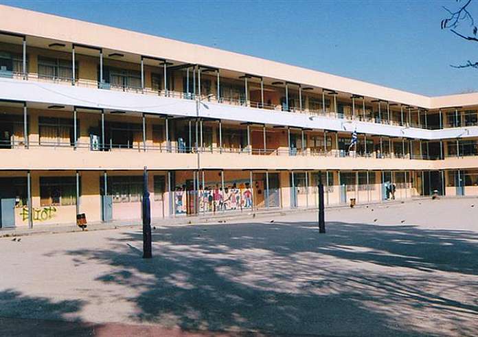 Καισαριανή: Χειροπέδες σε 18χρονο για ληστεία ανηλίκων σε προαύλιο σχολείου